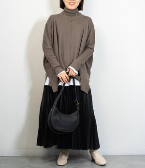 ハイネックポンチョニット