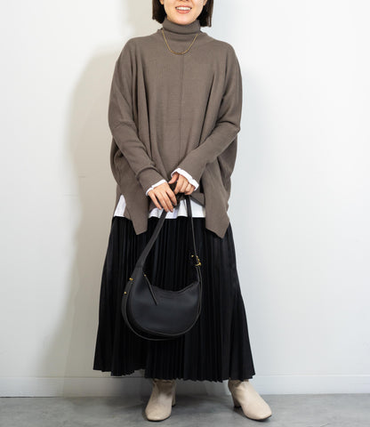 ハイネックポンチョニット