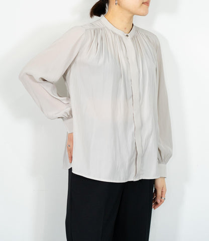 パウダーサテンギャザーブラウス