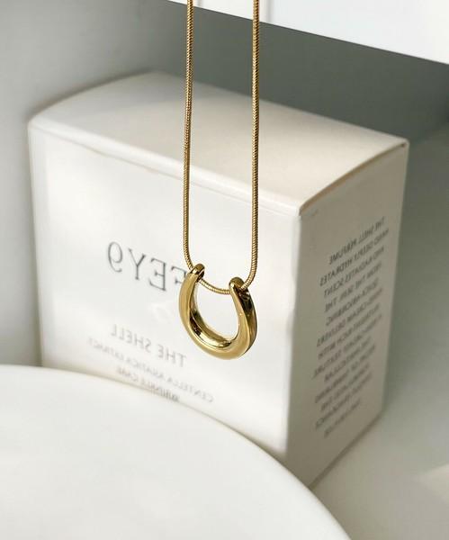 ホースシューアクセントネックレス