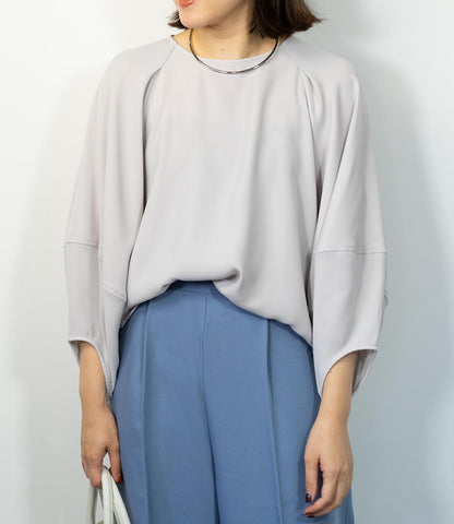 ダブルバックサテンエアリーブラウス