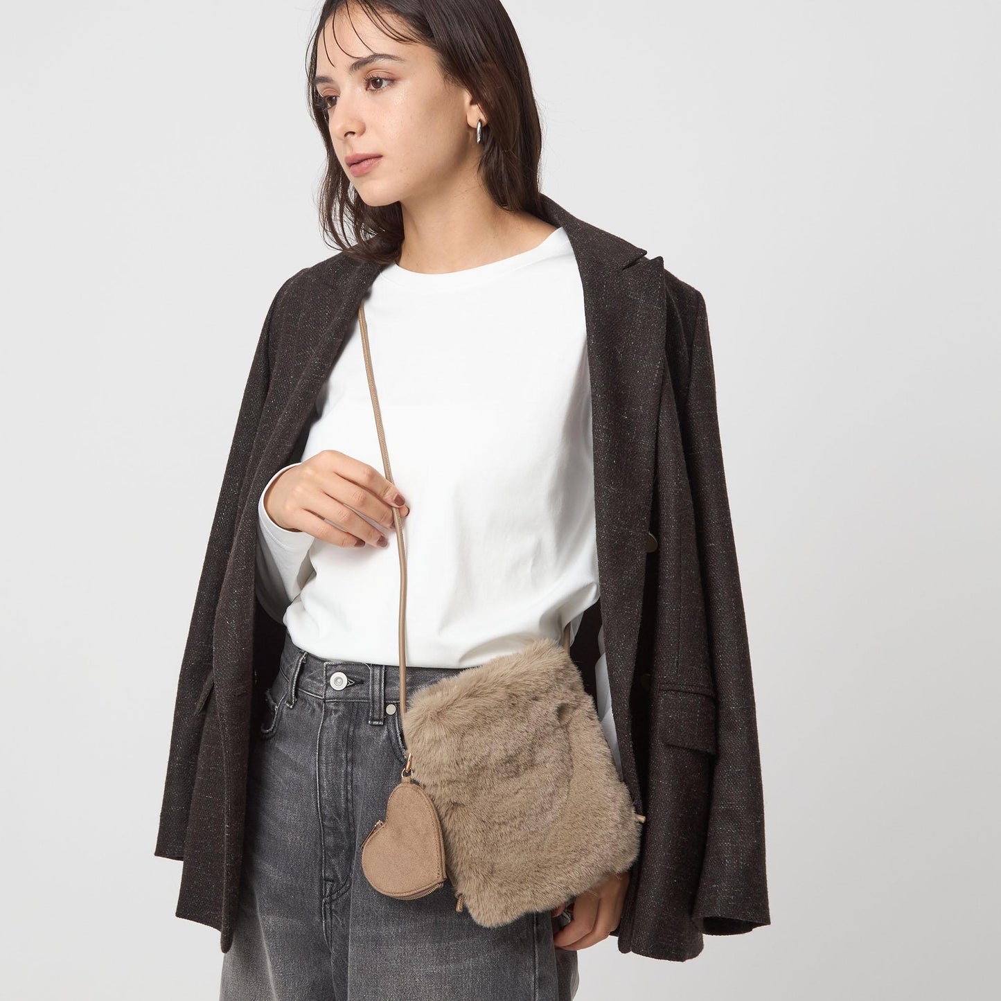 ファーショルダーバッグ ハートチャーム付き