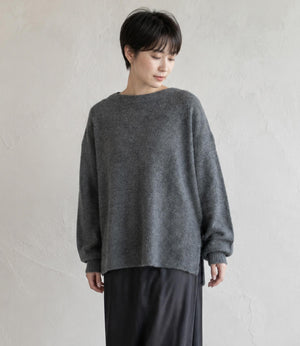 ボクシーオーバークルーネックニット