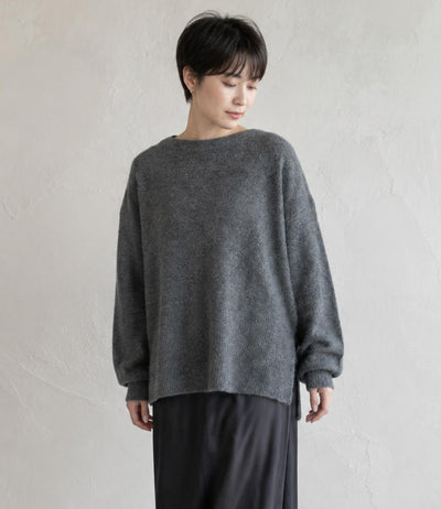 ボクシーオーバークルーネックニット