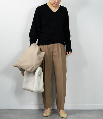 コンパクトVネックニット