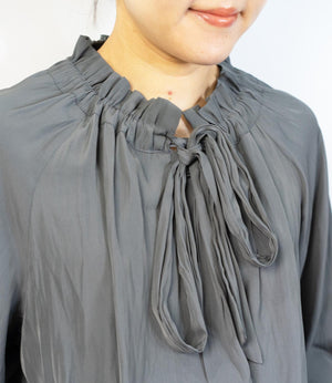 パウダーサテンボウタイブラウス