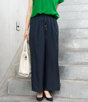 パウダーサテンエアリーイージーパンツ