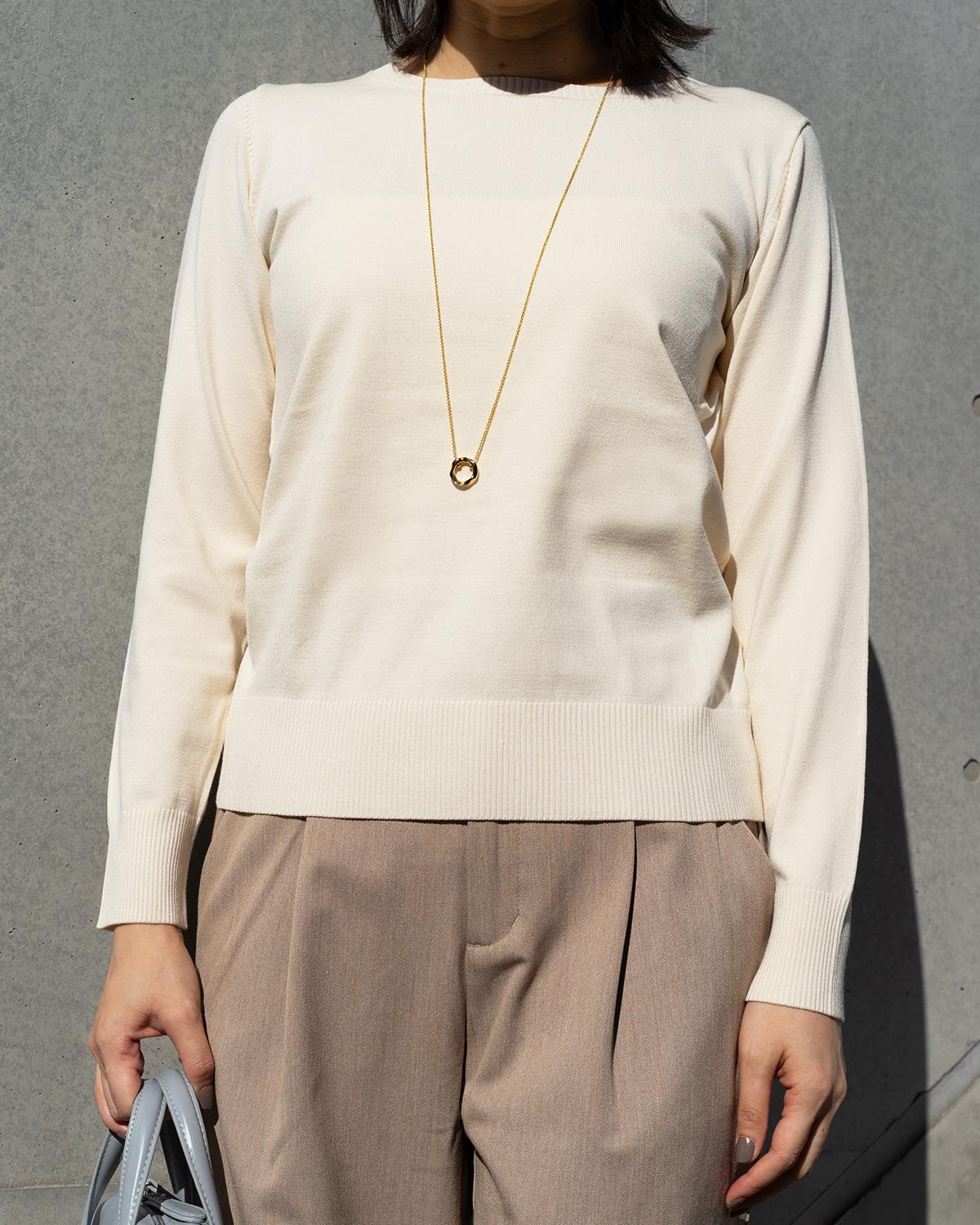 クルーネックストレートニット