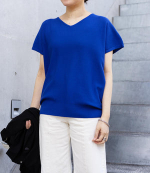 コクーンシルエットVネックニット