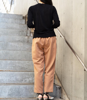 美シルエットテーパードパンツ