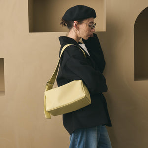 スクエア ビッグバックル ショルダーバッグ