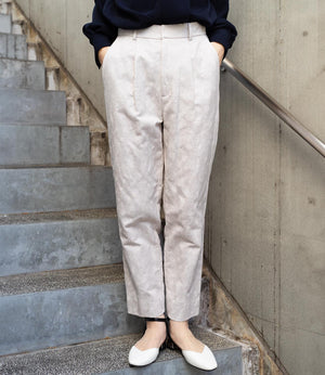 フローラルジャガードテーパードパンツ