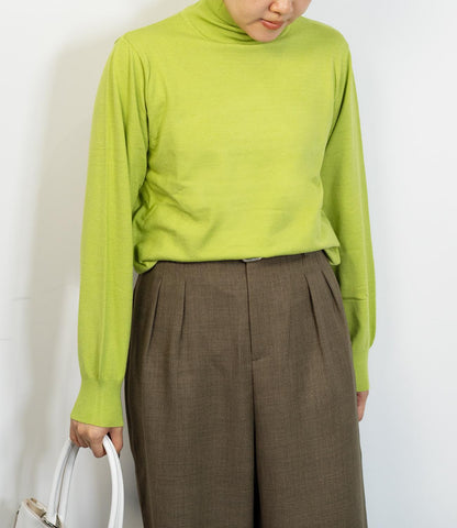 タートルネックソフトニット