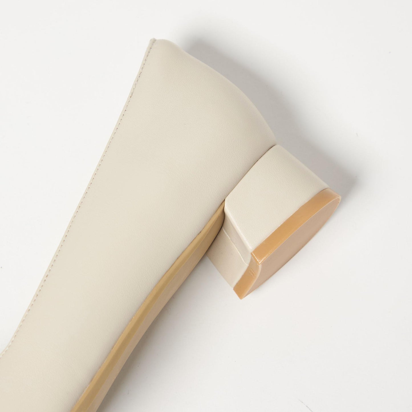 ポインテッド バックル パンプス 晴雨兼用 撥水