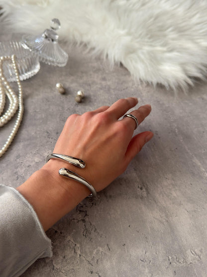 フォールドバングル