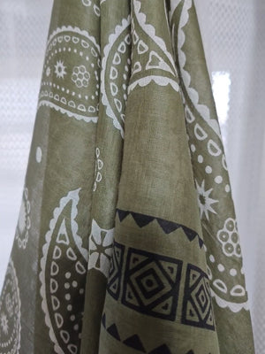 タッセルスクエアスカーフ