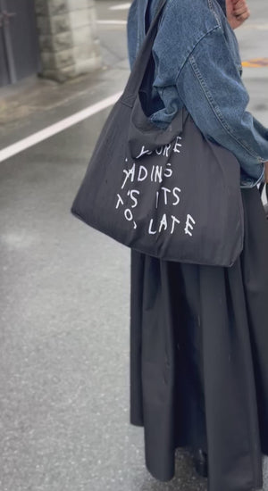 白黒レタリングバッグ