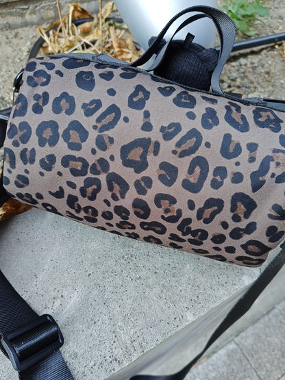 クロスボディーベアバッグ