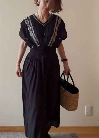 モノトーン刺繍Vネックシャーリングワンピース