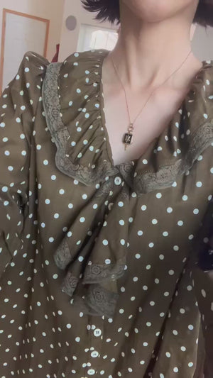 水玉レースブラウス