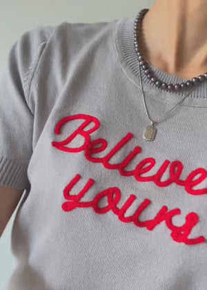 刺繍ロゴニット